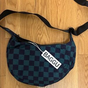 NWT Baggu Medium Nylon Crescent